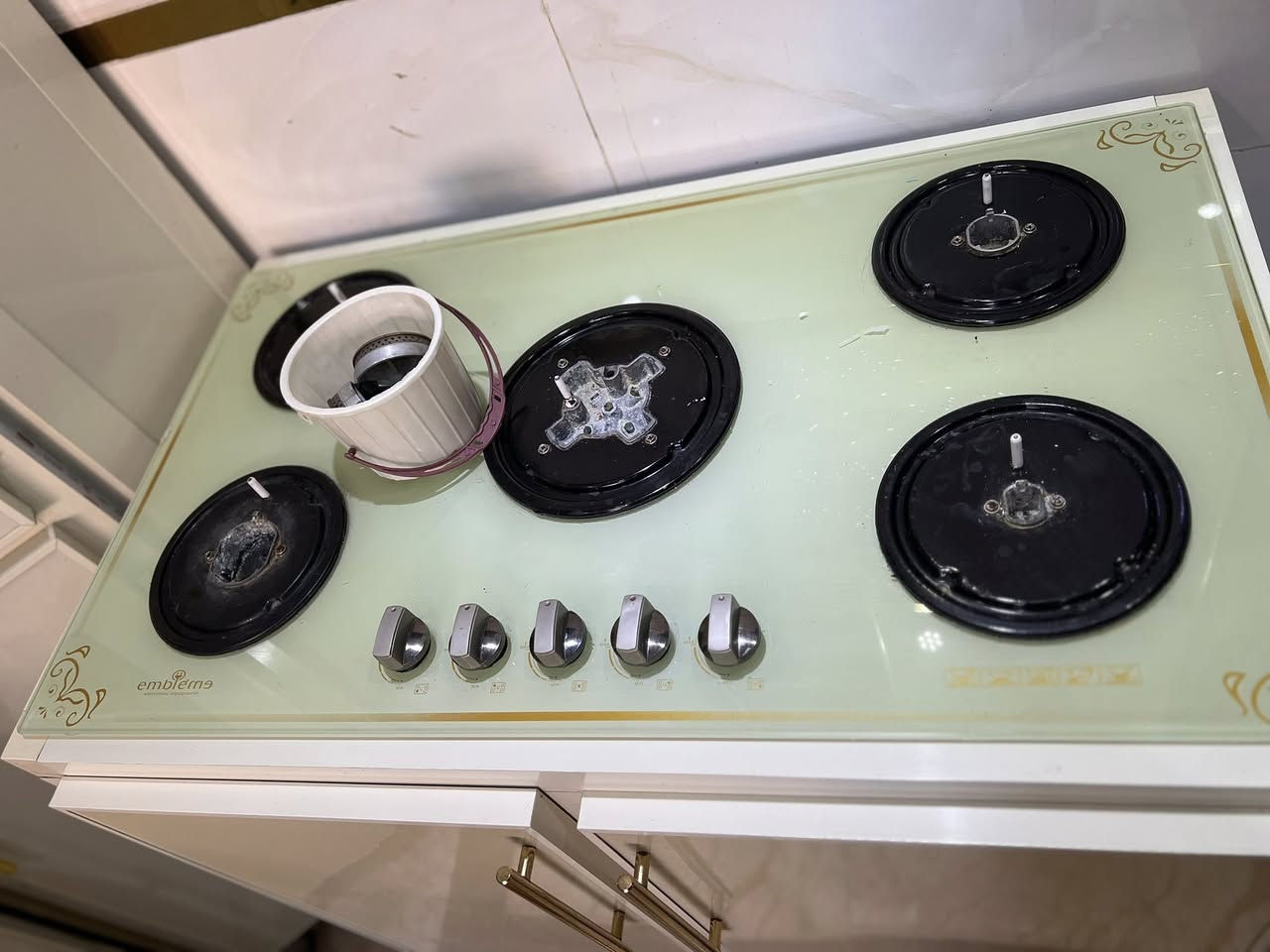 طباخ غاز زجاجي مدمج (Built-in Hob) من شركة امبليوم.
مع كاونترحطاطة  او بدون كاونتر 
للبيع مستعمل شهر فقط 
نظافة فول للاستفسار خاص رجاءاً


**إذا كنت صاحب هذا الإعلان وتريد حذفه لأي سبب، رجاءا أرسل رسالة إلى الدعم الفني**