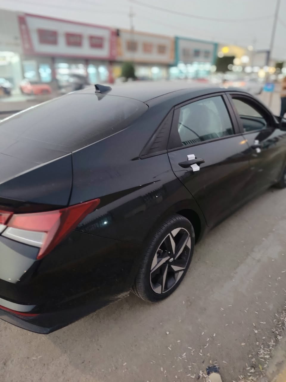 انتره ٢٣ فول عده فتحه سياره وارد أمريكي حادثه خلفي ربع من قبق صندوك ولبنيد بي اقل شبر تجي وشوف مكان سياره بغداد العبيدي وصور الحادث موجوده شراي ***********
