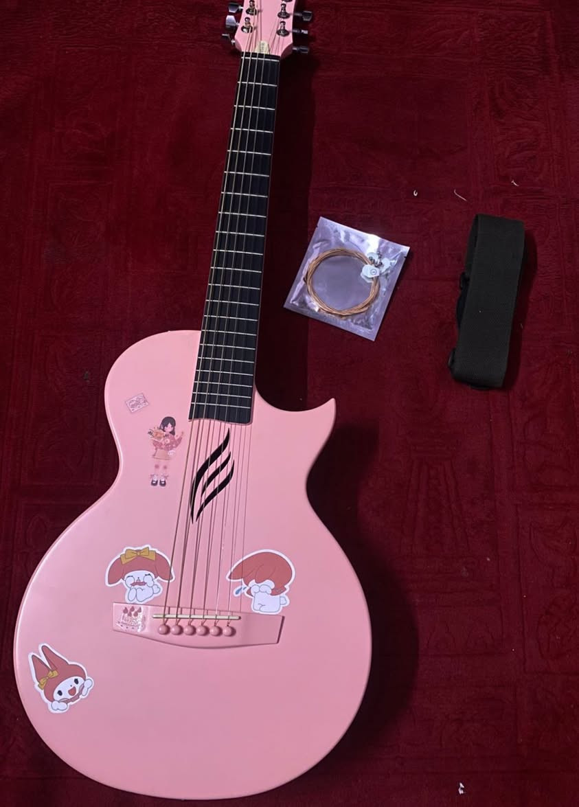 كيتار أكوستيك (Acoustic Guitar)
من شركة (Nova Go) لـ شركة عالمية
________________________________
* بـ لون الوردي المميز 🎀
* نظيف بـ نظافة 99.9% ( ومابي اي كسر او شخط)
* مع حزام الخاص به
* اوتار اضافيه
* وشنطه خاصه به (المبطنه من داخل)
_____________________________________
سهل التعلم به المبتدئين وخفيف الوزن
_____________________________________
السعر: 275
لـ تواصل: ***********  (WhatsApp)فقط
