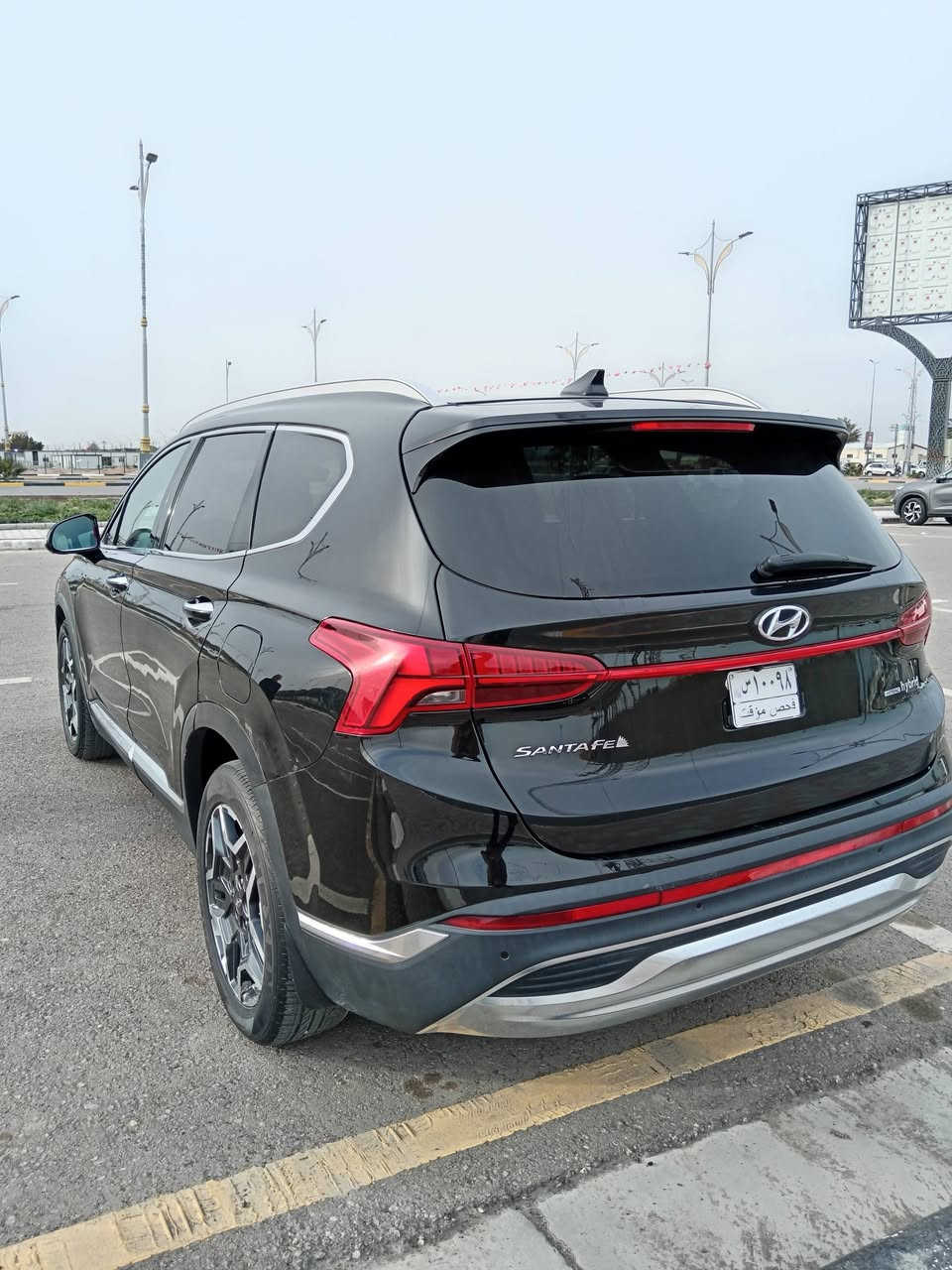 السلام عليكم للبيع 
للبيع | هيونداي سنتافي 2023 هايبرد
اللون اسود

وارد امريكي ضرر السياره جاملخ امامي والباب 

المواصفات:فول 1/1
 .  بنرامه
 • بصمة تشغيل + نظام ترحيب بالأبواب
 • رادار + تحديد المسار
 • تدفئة الكشنات
 • صندوق خلفي كهربائي
 • نقاط عمياء + نظام الخروج عن المسار
 • أوضاع قيادة: Sport / Eco / Smart / Snow
 • دفع رباعي HTRAC
 • كير دكم + هاند بريك بصمة
 • أوتو هولد + أوتو ستوب
 • مساعد نزول منحدرات
 • شاحن لاسلكي

حجم المحرك 1600هايبرد
السياره ماشيه 40012mi
صورت الحادث موجوده بلمنشور
السعر: 210وبيه مجال
العنوان: كربلاء المقدسه
رقم الهاتف:***********
***********
