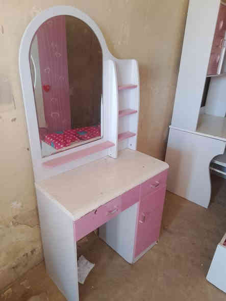 من رخصة الادمن بيع مستعجل 
غرفة نوم بناتية كامله السعر250الف قفل بدون عمله
حله شارع 60
***********
***********
