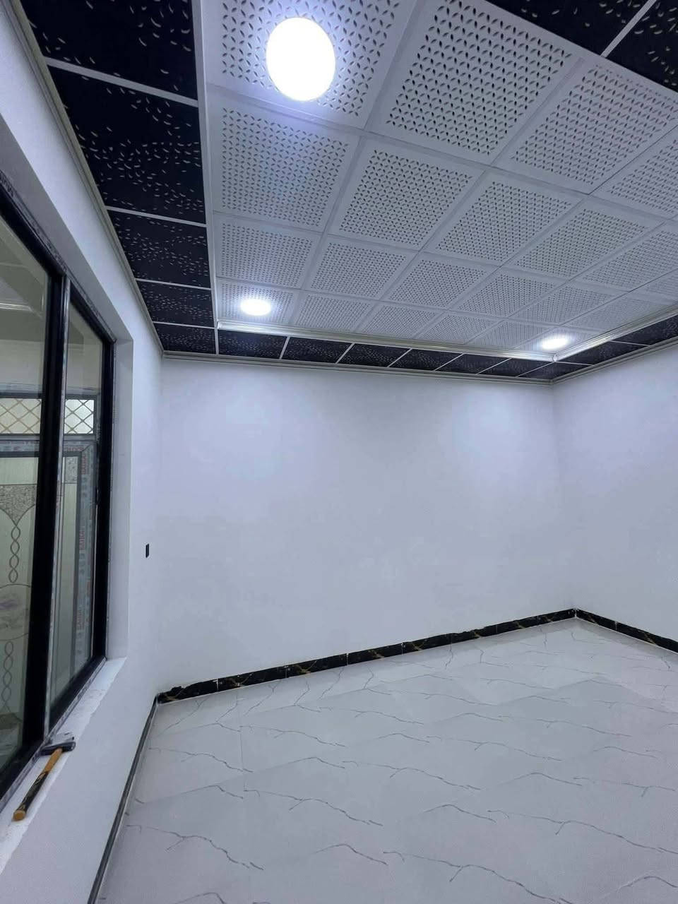 بيتين للبيع حي بدر بناء حديث صفر ما مسكون
مساحة البيت الواحد ١٠٠ متر طول
سعر البيت الواحد ٣٨ 
كامل سيراميك وسقف ثانوي 
يتكون من غرفة نوم واستقبال ومطبخ 
وصحيات خارج وداخل وممر ومنور
العنوان / حي بدر قرب المستوصف
للاتصال ***********

ملاحظة / متوفر اكثر من بيت بنفس التصميم
درج خارجي  بالإمكان بناء طابق ثاني معزول
