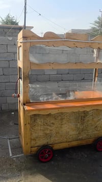 عربانة بركر للبيع سعرها ٣٥٠ وبيه مجال للتواصل 07713997053