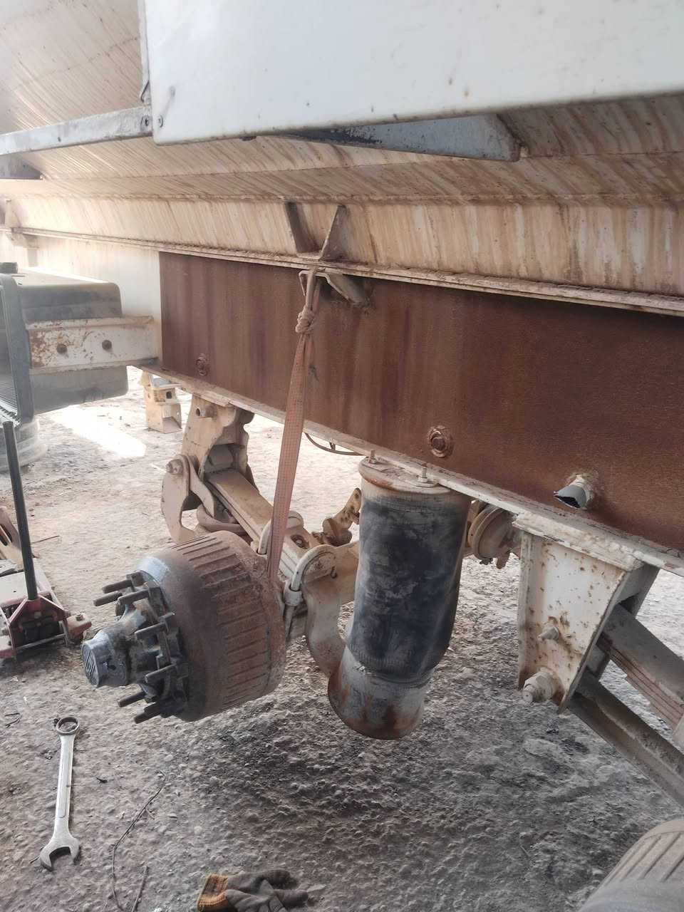 صهريج للبيع نوع تركي ثلاث محاور الدنكير الأول جوبلس تعليك واثنين سبرنك بلادي الدناكير تركيات مربع جدد العنوان خله شارع 80 اتصال ***********
