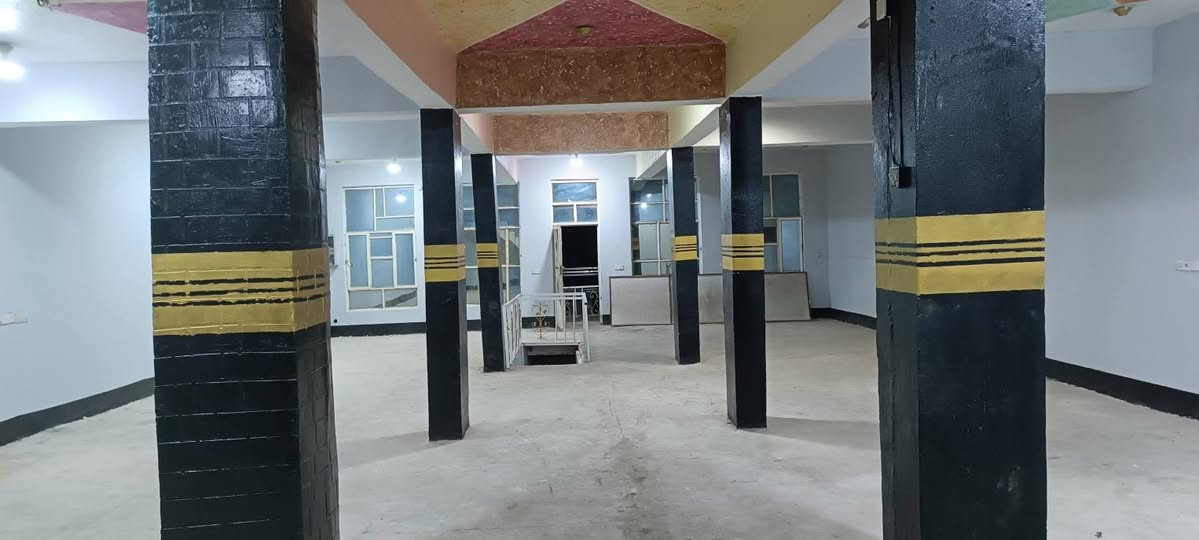 إعلان قاعة للإيجار – الكوت / حي الجهاد
قاعة للإيجار طابق أول

المساحة: 220 متر مربع

الموقع: **الكوت – حي الجهاد، شارع الكراج

مقابل مدرسة أحمد الوائلي

قرب أسواق بيت أبو فيصل

🔹 قاعة واسعة مفتوحة

🔹 أعمدة مرتبة وتقسيم مناسب

🔹 إنارة جيدة ونوافذ للتهوية

🔹 مدخل درج خاص

🔹 مناسبة لمكتب، معهد، مركز تدريبي، عيادة، مخزن تجاري أو نشاط تعليمي

📞 للاستفسار: ***********
