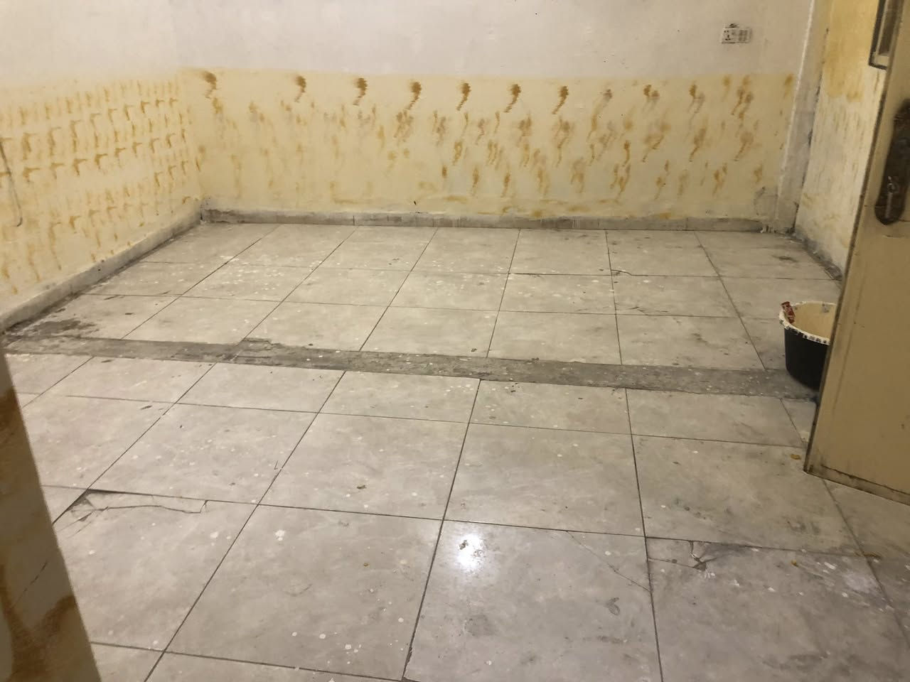 شقة للايجار سوق الدولعي ***********
