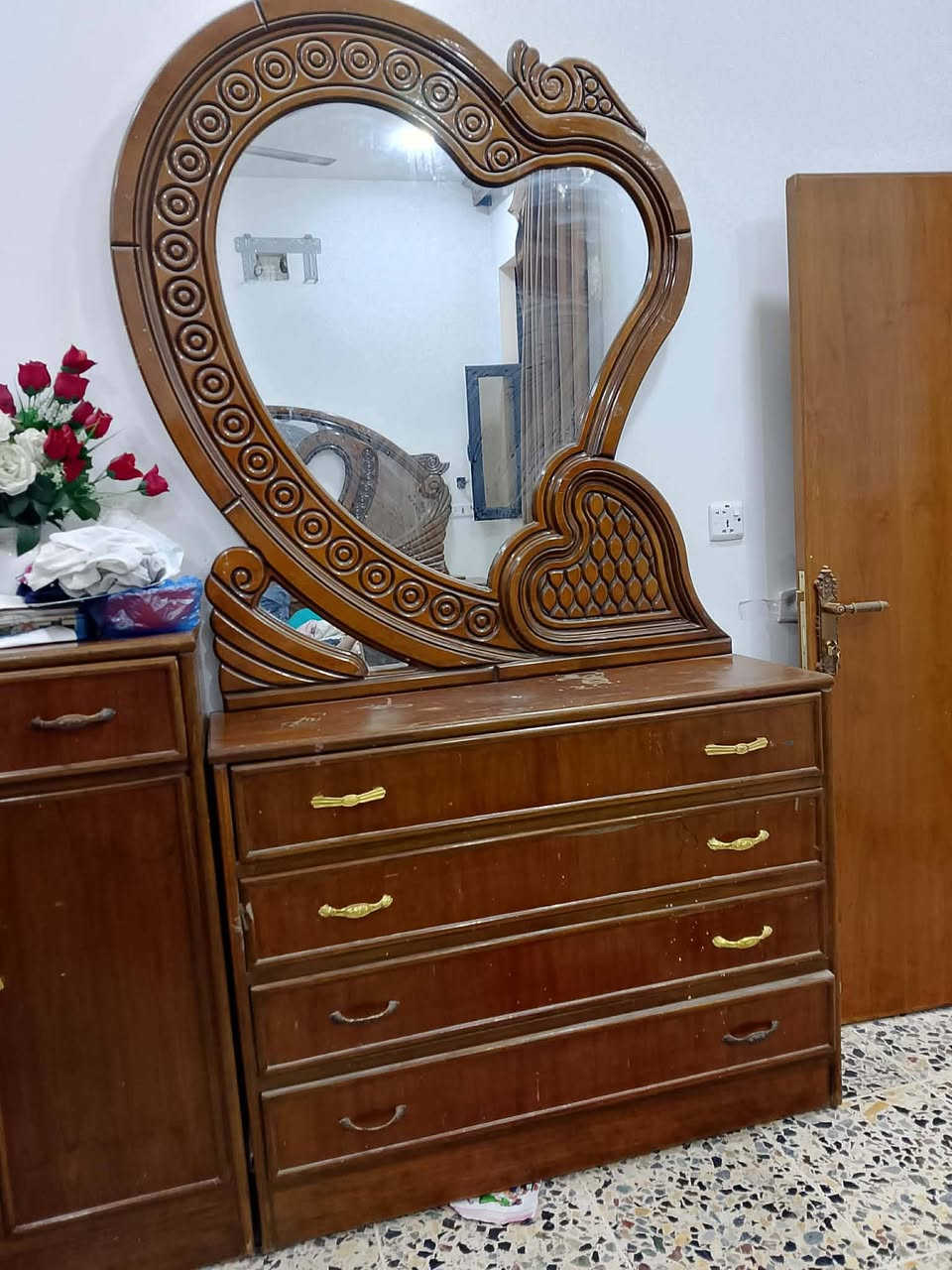 #للبيع غرف صاج اصلي خشبها ثكيل مابي كسر  سعره ٧٠٠ بيه مجال  عنوان ابو غريب بظهر المطار
@إشارة


**إذا كنت صاحب هذا الإعلان وتريد حذفه لأي سبب، رجاءا أرسل رسالة إلى الدعم الفني**