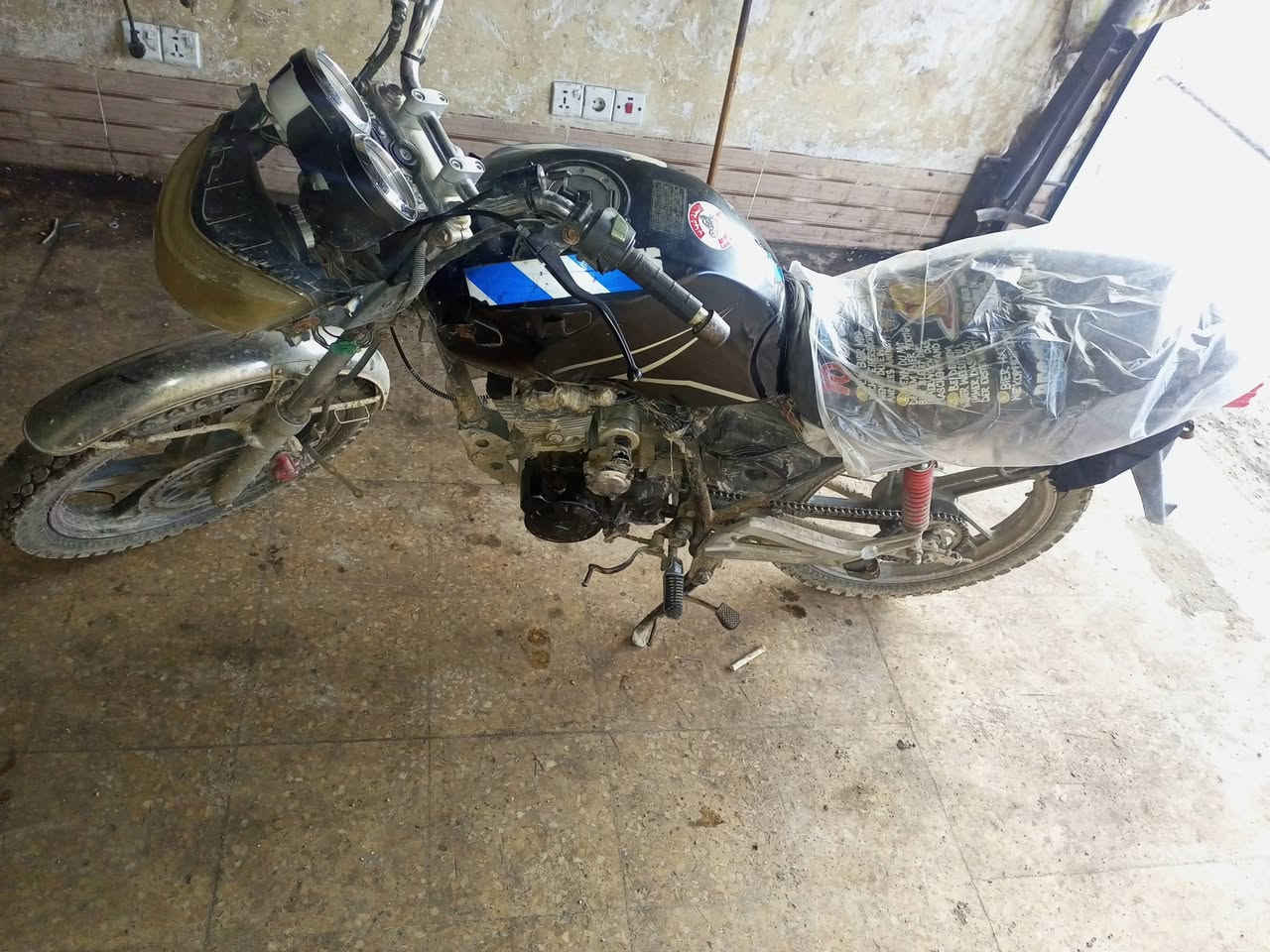 السلام عليكم درجه هيوشه لبيع نكره سلف السعر بلاش 130
وبيه مجال فقط بس الحنفيه تريد تبديل مال بانزين متواجد 
فيس ولي يحب يتصل هاذه رقمي ***********
