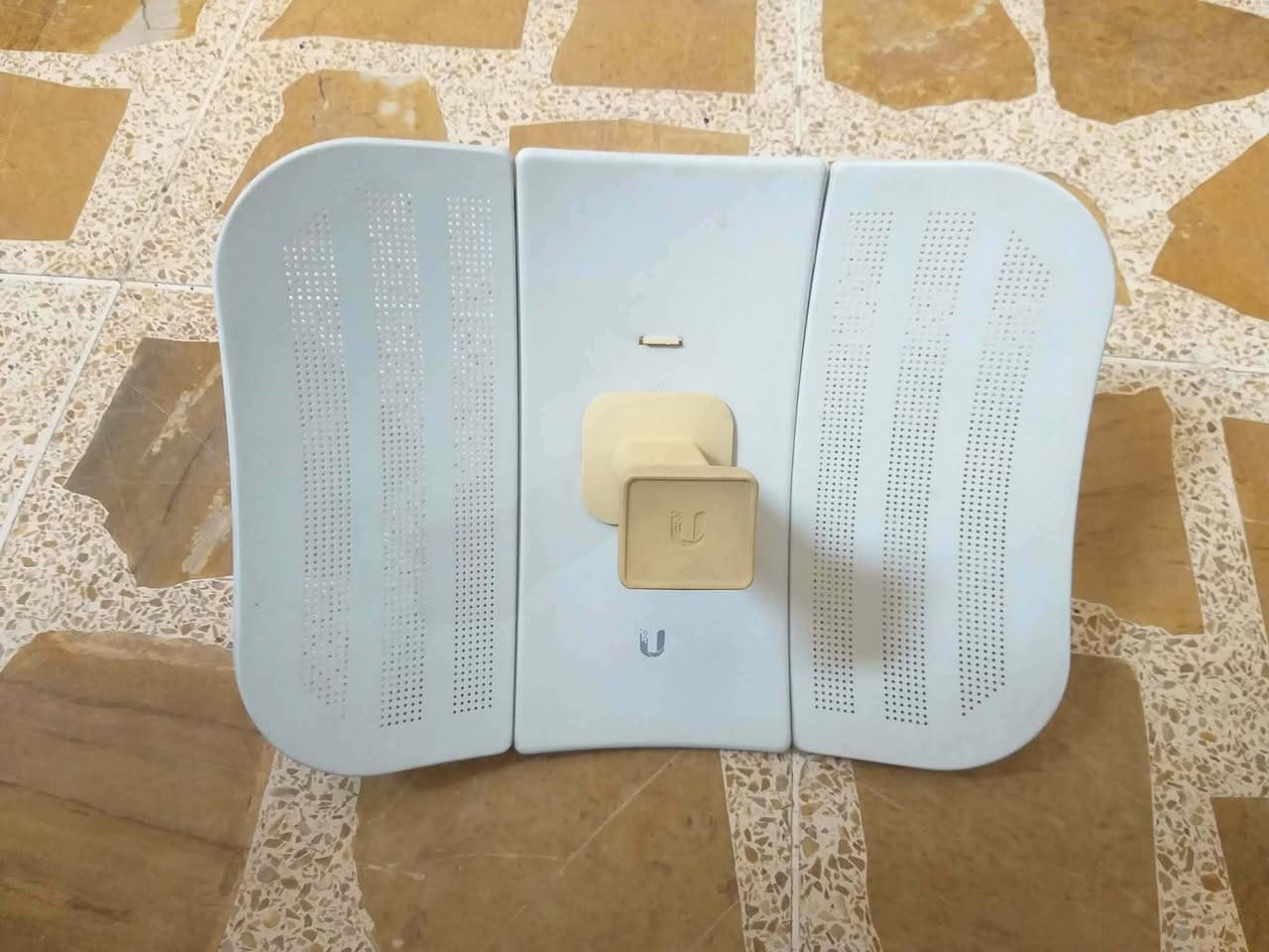 للبيع
لايت بيم مستعمل نظيف + محولة + كيبل نت ٢٠ متر اخو الجديد
السعر ٥٠ الف
***********
