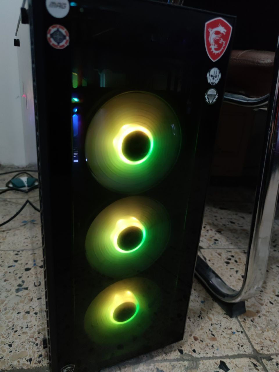 السلام عليكم كيس فارغ مستعمل ماركة Deepcool MATREXX 50
• نوع الكيس: ميد تاور (Mid-Tower)

• دعم اللوحات الأم: Mini-ITX / Micro-ATX / ATX / E-ATX

• المراوح : 3 مراوح ARGB امامية + مروحة ARGB خلفية (تدعم التحكم باللون و السرعة عن طريق السوفتوير)

• طول كرت الشاشة : يدعم لحد 370 ملم 

طول التبريد المائي : يدعم لحد 240  ملم 

• المنافذ :  1x USB 3.0، 2x USB 2.0، ومنافذ صوت

•الفلاتر : فلتر علوي + فلتر سفلي 

 

ملاحظة : الكيس نظيف مجرد نقص برغي مال جامة الجانبية

السعر 65 الف
مكاني بغداد المنصور ماكو توصيل


**إذا كنت صاحب هذا الإعلان وتريد حذفه لأي سبب، رجاءا أرسل رسالة إلى الدعم الفني**