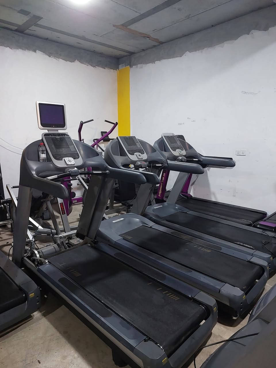 أجهزة جري ماركة بريكور
سعر جهاز 600 دولار 
توصيل موجود لكل محافظات 
*********** واتساب
