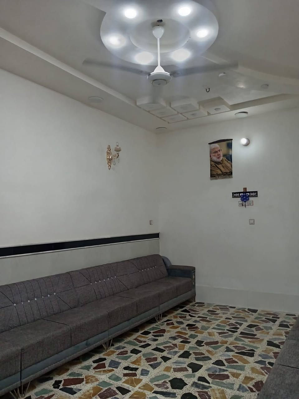 دار للبيع في حي الجوادين ركن المساحه ١٥٥ م طابو صرف تحويل ثاني يوم بناء حديث سنة ٢٠٢٣ كونكريت مسلح غرفتين نوم و صاله و استقبال و مطبخ و صحيات للاستفسار الاتصال على الرقم ***********

