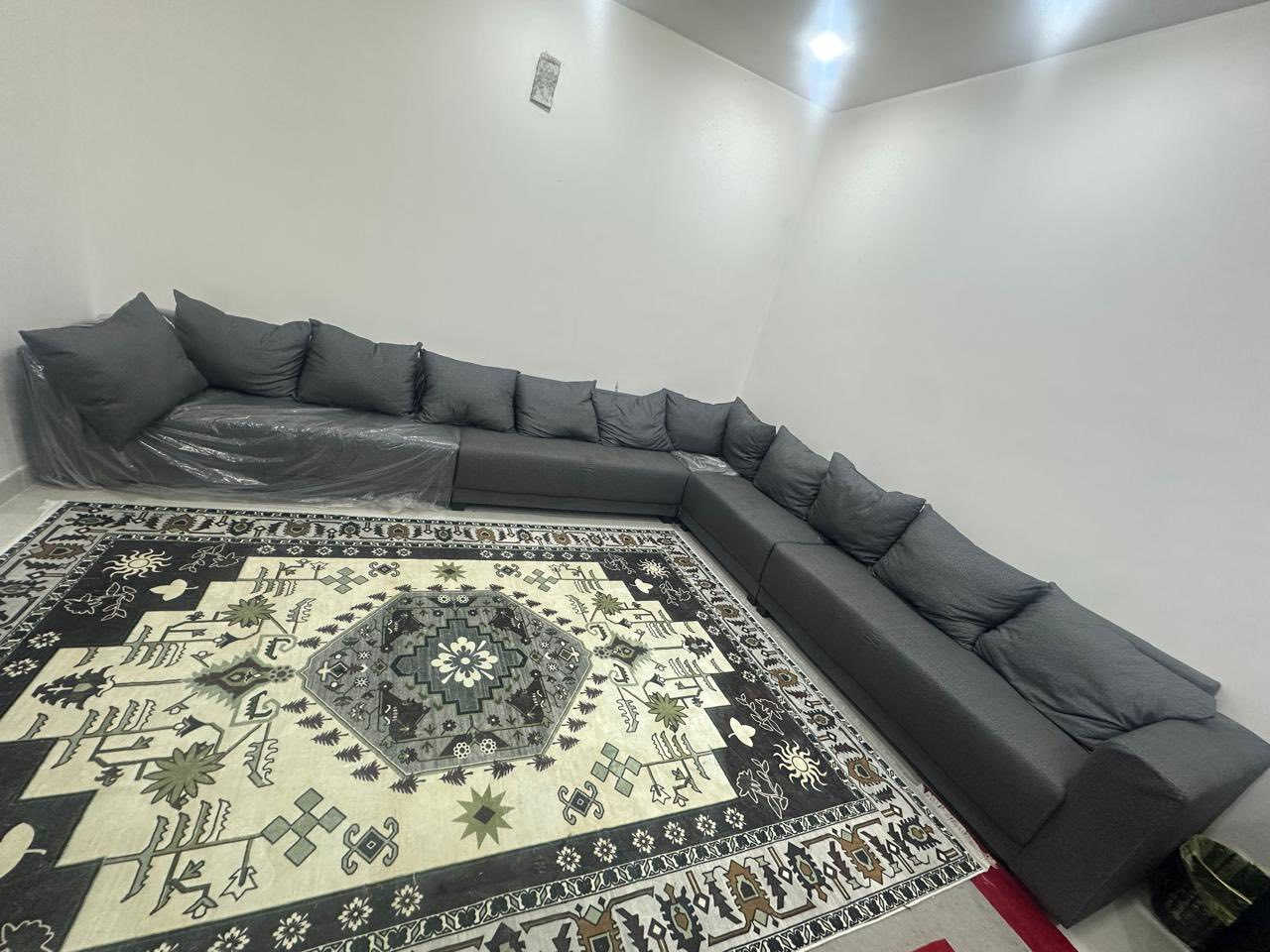 سلام عليكم
طخم ديوان جديد غير مستخدم ابد محد كاعد عليه ( 12 مقعد) قياس 3.5 * 3.5 + زوليه حرير قياس 3.5 * 2.5 جديده غير مستخدم ابد 

سعر الديوان و الزوليه 800 الف وبي مجال بسيط للاستفسار اتصال على الرقم ***********

ملاحظة/ الديوان و الزوليه جديدات غير مستخدمات
