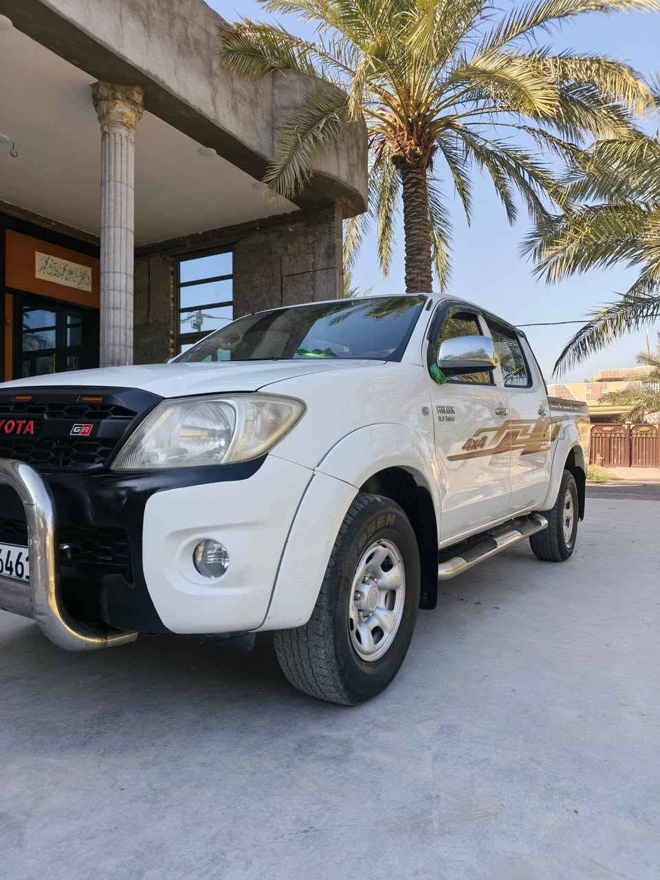 السلام عليكم. 
تيوتا بيكم فورويل 4*4 موديل 2011 .
 رقم اربيل الدولي سنويه جديده .
 سعوديه شاصي 22 كما موضح في الصور. مكفول كفاله عامه عدا الرصات . مع السونار
 دوشمه جديده ارضيه مغلفه جديد ارضيات جدد + هوك خلفي +درع امامي استيل + دوسات استيل جدد . 
شباك امامي الحديث ابو اللد الاحمر +اشارة ترحيب. 
دبل ريمونت. 
تحويل او وكاله اني حاضر 
مكان السياره بابل _حله 
الاستفسار على الرقم ***********
