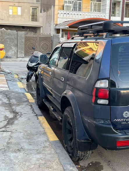 سلام عليكم 
متسوبيشي ناتيفيا 2008
.مكينة 3000 لبلادي 
.رقم بغداد الدولي الجديد بأسمي 
.السيارة بدون حادث وبدون صبغ
بيها فقط بارد بلجاملغ الأمامي 
.وصفحة السايق جاردة موضح بلصور
.لوكير شغال دفع رباعي وخلفي  
.تبريد ثلج وتدفئة 
.عليها إدامة 
.صدر امامي جديد 
.وعليها سيباية وتخم تاير 
.وتخم إضافي جبلي وية السيارة  
 .شاشة أندرويد وإنارة داخلية 

.نقصها خلل بلنمرة الأولى بالكير 
وصدر خلفي
.سعرها 87 وبيها مجال بسيط 
.مكاني بغداد الغزالية او الكرادة 
***********
