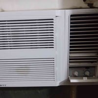 مكيف مستخدم شهر واحد ومكيف جديد سعر 350. وبيه مجال 07737650009