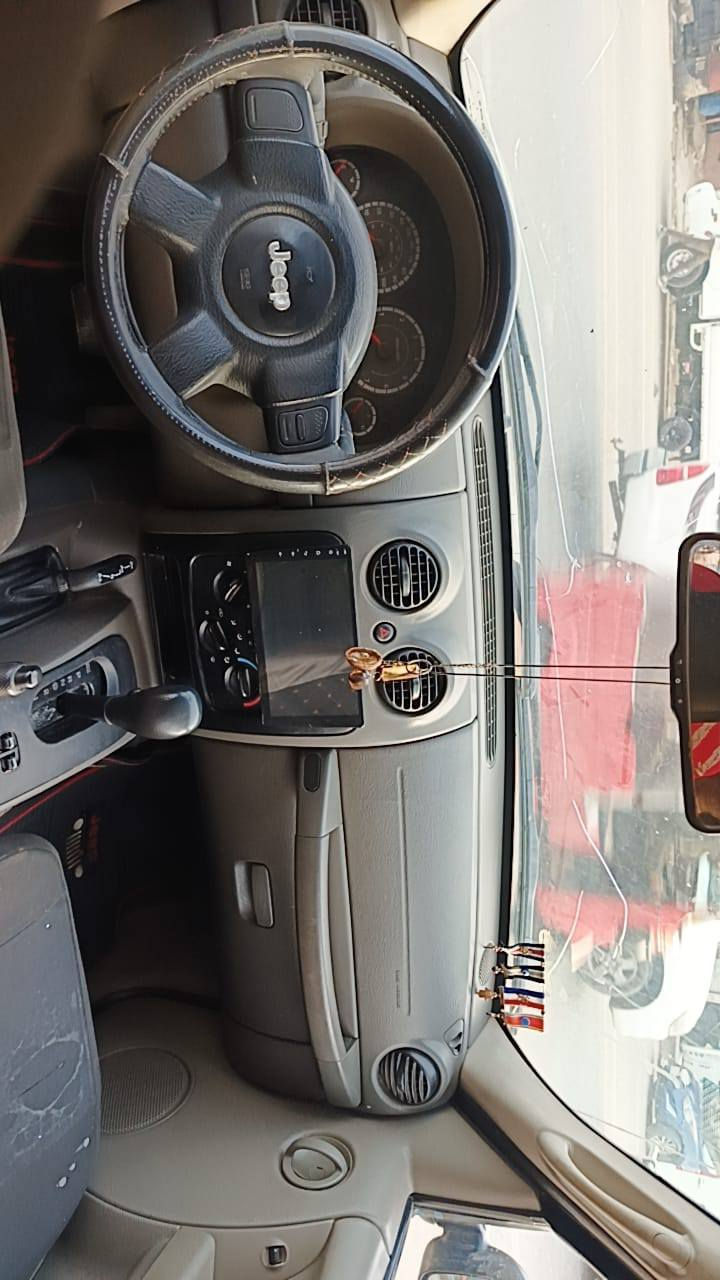 🔥 جيب لبرتي 2007 – 3700cc 🔥  
قوة 6 سلندر، وارد أمريكي، أوتوماتيك  
150 ألف كم بس، يعني بعده شباب 💪  
مواصفات كاملة: سنتر لوك، مرايا وزجاج كهربائي  
🚙 سيارة مرتبة وجاهزة للانطلاق  

💵 السعر: 75 ورقة (قابل للتفاوض للجادين)  
📞 ***********  
📲 *********** (واتساب)
