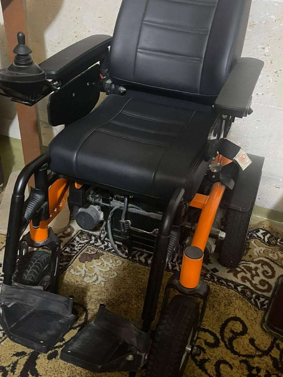 السلام عليكم .عربانه كهربائيه متحركه للبيع المراسله عله الخاص او وات ساب ***********
