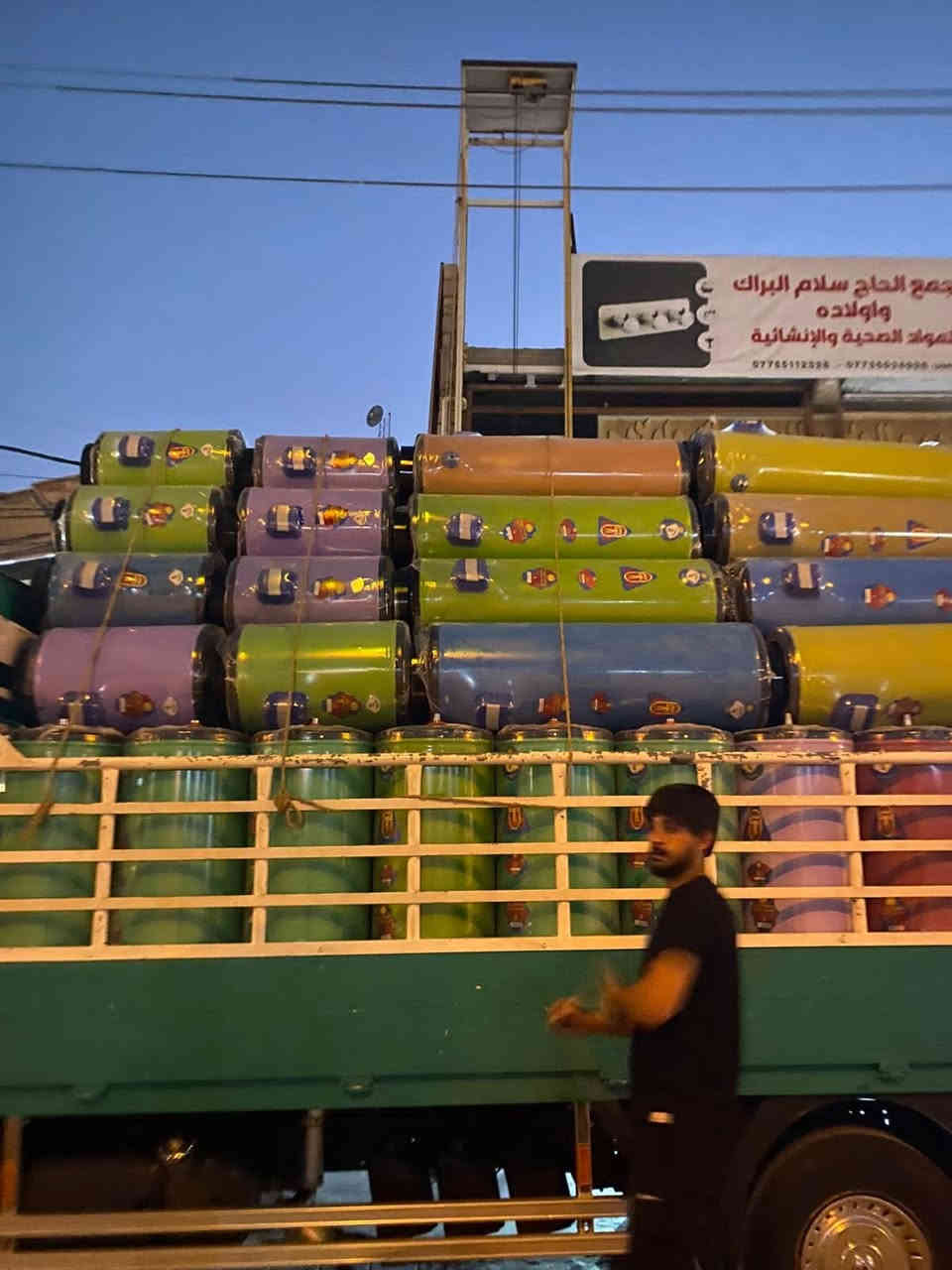 وصل لدينا سخان طحان  (١٦٠ لتر - ١٢٠ لتر - ٨٠لتر) (جمله--مفرد) العنوان طويريج شارع الجمعيه السايدين مقابل البو عزيز بجوار مذخر الأدويه ومدرسة الفضل الاهلي للاستفسار الاتصال( *********** - - ***********)
