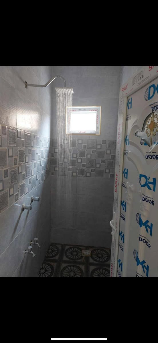 سلام عليكم 
بيت للبيع ١٠٠متر بناء٢٠٢٤طابقين
موقع بعقوبه كاطون شارع المدارس 
***********
