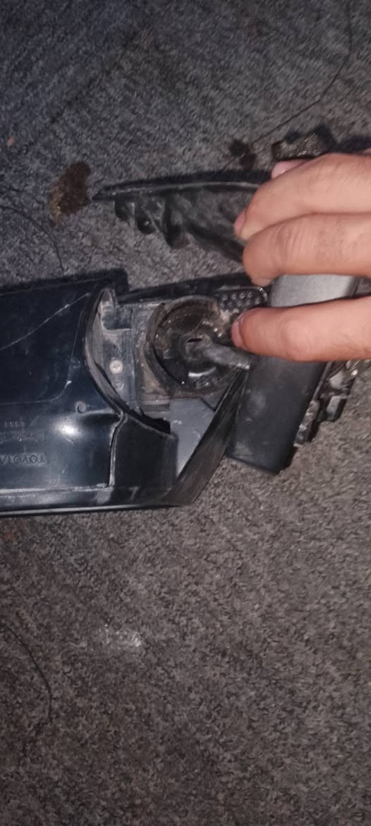 سلام عليكم مراية هايلوكس  اعرف بس اسمها اللة شاهد ‏‪***********‬‏سعر قيم وخابرني وانة خادم ‏
