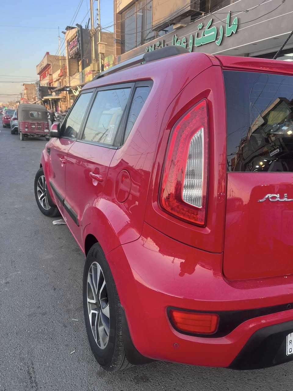 السلام عليكم كيا صول موديل ٢٠١٢ خليجية موصفات فول لد خلفي امامي فتحة سقف مري كهرباء
تحكم جهتين داخل لونين بلادي ماشية ٨١ كيلو متر مكينة ١٦٠٠ السيارة بيها جزء من الباب والجاملغ الخلفي صبغ السيارة باسمي تحويل ثاني يوم سعرها ٩٨ وبيها مجال بسيط مكانها بغداد  ***********
