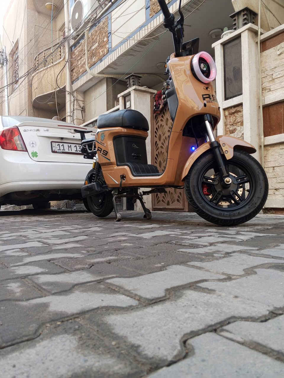 السلام عليكم R9 للبيع موديل 2025 لون مميز جاهزة بطاريات جدد وكهربائيات كلهه شغالة سويجات عدد2 سلتهه موجود نضام بك R السعر 400 مكاني الشعب واي استفسار اتصال ع الرقم ***********
