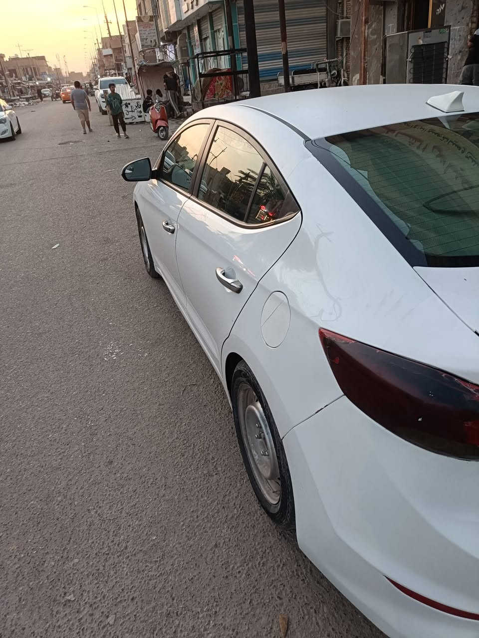 انتره مديل 17 امريكي محرك 2000 دوش رقم ذي قار. سنويه 28  ضربتها طرف الجاملغ والبنيد وراجعه نفسها ما بيه اي قطعه تبديل واشويه وبيه بارد بل الباب بس السياره جاهزه  ما بيها نقص شغل واطلع  ناصريه شارع عشرين يم مسقف الجمعه السعر 97 وبيها مجال   ***********.
