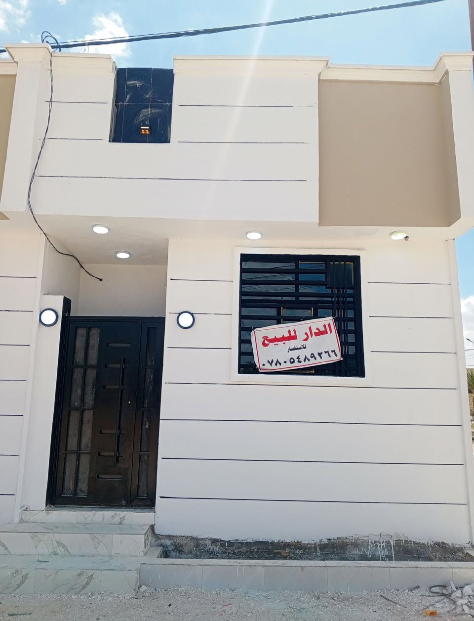 المساحه 50متر 
💰 السعر: 27 مليون (قابل للتفاوض)
🏗️ البناء: طابوق  جمهوري
🏠 الأساس والسقف: صب كونكريت مركزي 

مواصفات البيت:
✅ غرفة نوم 
✅ صالة 🛋️
✅ مطبخ 🍽️ 
✅ صحيات 🚿

الخدمات المتوفرة:
🔹 ماء 💧
🔹 كهرباء ⚡
🔹 شوارع مبلطة 14متر  🚗
🔹 مدارس قريبة 🏫
🔹أنترنيت ضوئي 
🔹 خط مولده 
📍 الموقع: النجف – حي ميسان، شارع الزوار 
خلف سكلة الكرعاوي
📜 طابو زراعي (قرار 320 )مشمول بالتطويب 

📞 للتواصل: ***********

(ملاحضة ) متوفر لدينا كافة المساحات والدور  ألسكنية وعرصات
