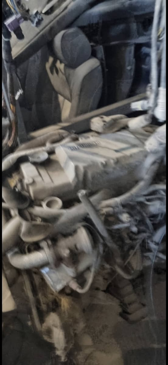 محرك وكير وتفرعاته ٣٠٠٠ كهرباء كنتر بزون موديل ٢٠٠٤ مال حاوية عالفحص العنوان النجف للإستفسار ***********
