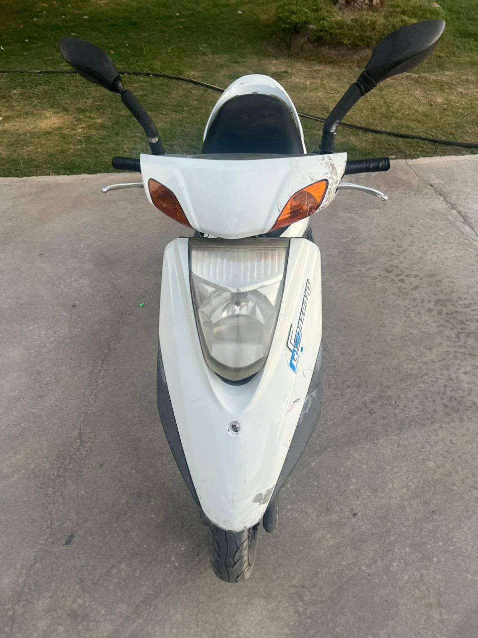 السلام عليكم 🫡
بريز 140  دراجه حلوه ومرتبه
والحمدلله مافديوم وكفتني اروح واجي بيها لشغلي
يعني دراجه لوز😚 دهن كل 15 يوم ابدله مداريها
تجي وتشوف بعينك شرط الدراجه ادك سرعته 💯 100
شراي أخليك على راسي 🙆 خابر وتدلل سعر (550)وبيه مجال
***********
‏‪***********‬‏
          #العنوان المشاهده 🫡
