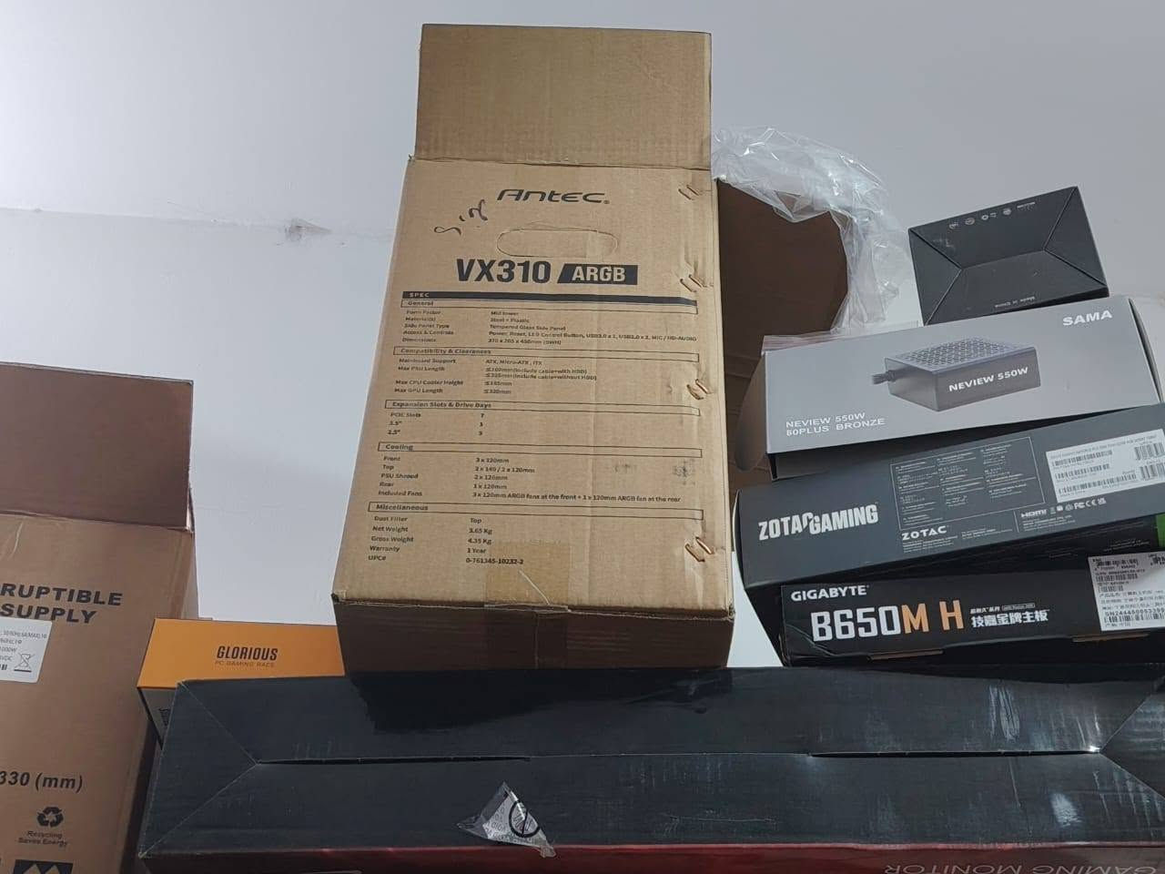 للبيع PC Gaming شبه جديد 🔥
السلام عليكم، للبيع بي سي ألعاب بحالة ممتازة واستخدام خفيف جدًا، صارله 3 أشهر فقط من تاريخ الشراء.
✅ موجود وصل الشراء والضمان لجميع القطع، والضمان من المحل، وباقيله تقريبًا 7 أشهر.
✅ ويه الجهاز حساب Steam بيه ألعاب قوية.
✅ الجهاز نظيف جدًا، وما بي أي عطل أو مشكلة، وجاهز للفحص والتجربة.
سبب البيع: عدم التفرغ وقلة الاستخدام.
📩 اللي جاد بالشراء يراسلني خاص، والله يبارك للجميع.
***********
المواصفات:
🔹 المعالج: AMD Ryzen 5 7500F
🔹 كرت الشاشة: ZOTAC GeForce RTX 5060 8GB Twin Edge
🔹 المبرد: LovingCool LC-R90 ARGB
🔹 المذربورد: GIGABYTE B650M H
🔹 الرام: PNY XLR8 RGB 16GB DDR5 6000MHz CL30
🔹 التخزين: GIGABYTE 500GB NVMe Gen4 SSD
🔹 الكيس: Antec VX310 ARGB (4 مراوح)
🔹 الباور: SAMA Neview 550W 80+ Bronze
🔹 الشاشة: Raptor Gaming 24" IPS FHD 180Hz (1ms)
🔹 الماوس: Glorious Model D + Mouse Pad (90×45)
🔹 الكيبورد: iMICE GK-150 Mechanical
🔹 اليد: GameSir G7SE Wired Controller
🔹 النظام: Windows 11 Pro
السعر مليونين و600 الف دنيار
