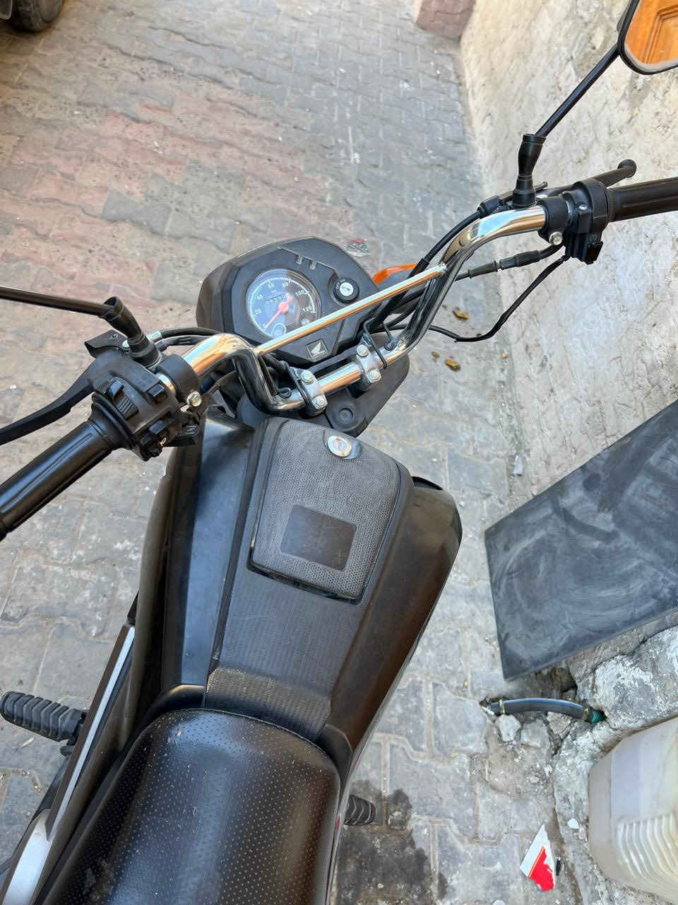 السلام عليكم مكلف بالنشر دراجة هونداي نافي نضيفة ماشية 5000 دراجة كاملة مابيها اي نقص سعرها 16 ورقة اي استفسار تواصل واتساب على هذا الرقم*********** ما متواجد هنا
