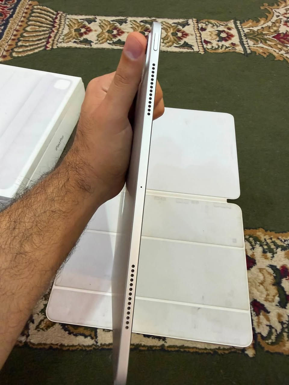 السلام عليكم …
تحية طيبة :
آيباد برو m4
أنش 13
ذاكرة 512
بطارية 99🔋
دورات شحن 104
استخدام جداً قليل 
نظافة مثل ما موضح نظيف الى درجة بي طخات بسيطة 
ويا حافظة الأصلية هدية سعرها (270)
السعر ١٤٠٠ 
العنوان بغداد شارع حيفا
رقم هاتف ***********
