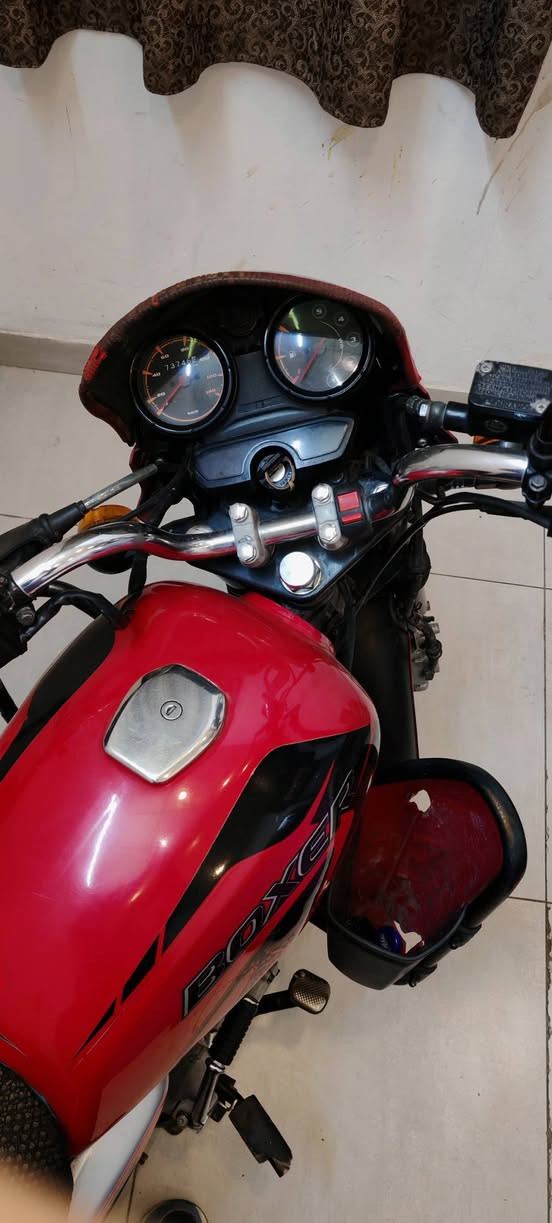 السلام عليكم  دراجه بوكسر للبيع مرقمه بغداد تحويل ثاني يوم الدراجه نضيفه كلش فقط المكينه مامكفوله للتواصل *********** متواجد اتصال و واتساب المكان الدوره بغداد السعر 1500 مليون ونص وقابل للتفاوض
