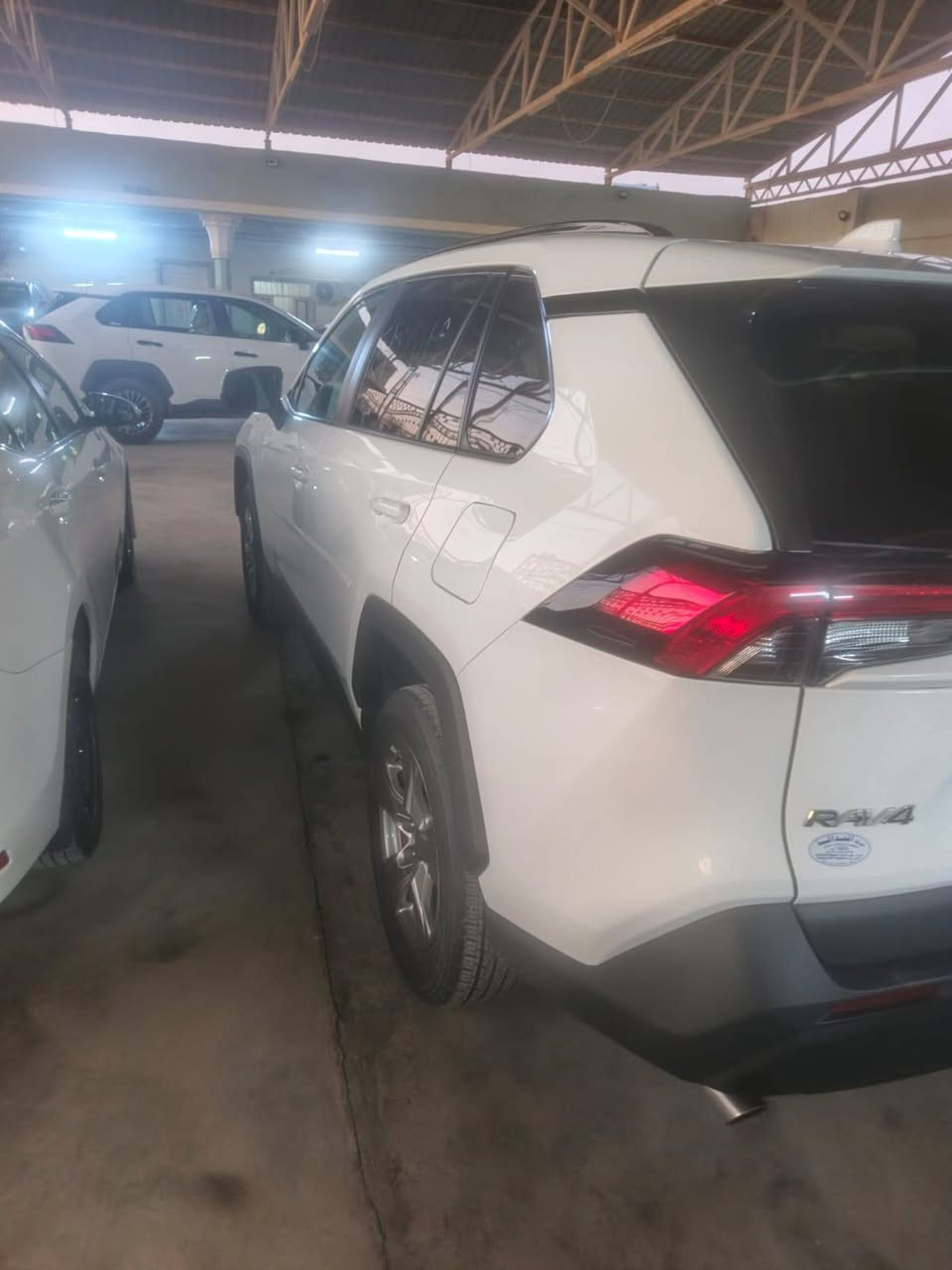 رف فور هايبرد موديل 2024 بدون صبغ السعر 245 وبيها مجال شي قليل منفيس تترقم جميع المحافضات ماعدا القليم مكان السياره ناحية الزاب التصال ***********
