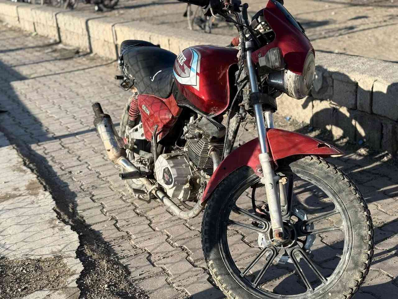 ماطور جني للبيع شغال سلف كهربائات عيبه الهندر طاك يحتاج لحيم او تبديل السعر ١٥٠ الف للتفاهم ***********
