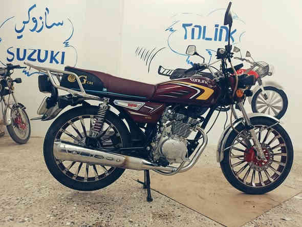 السلام عليكم
سيڤان 2025 باب اول 5 گير

محرك ما مطخوخ فول نضافه

شلعه ومعدل 
كهربائيات كلها شغاله اشاير ولاياتات وبك لايت 
وعداد سرعه 
صالنصه كاتم 
كله على البلادي 

سعره ٧٢٥ بي مجال بسيط للشراي 
اتصل
*********** 

المكان تكريت سوگ الدراجات بالقرب من سوگ الكصاصيب 

🛑معرض ابو سودة لبيع وشراء كافة انواع الدراجات
