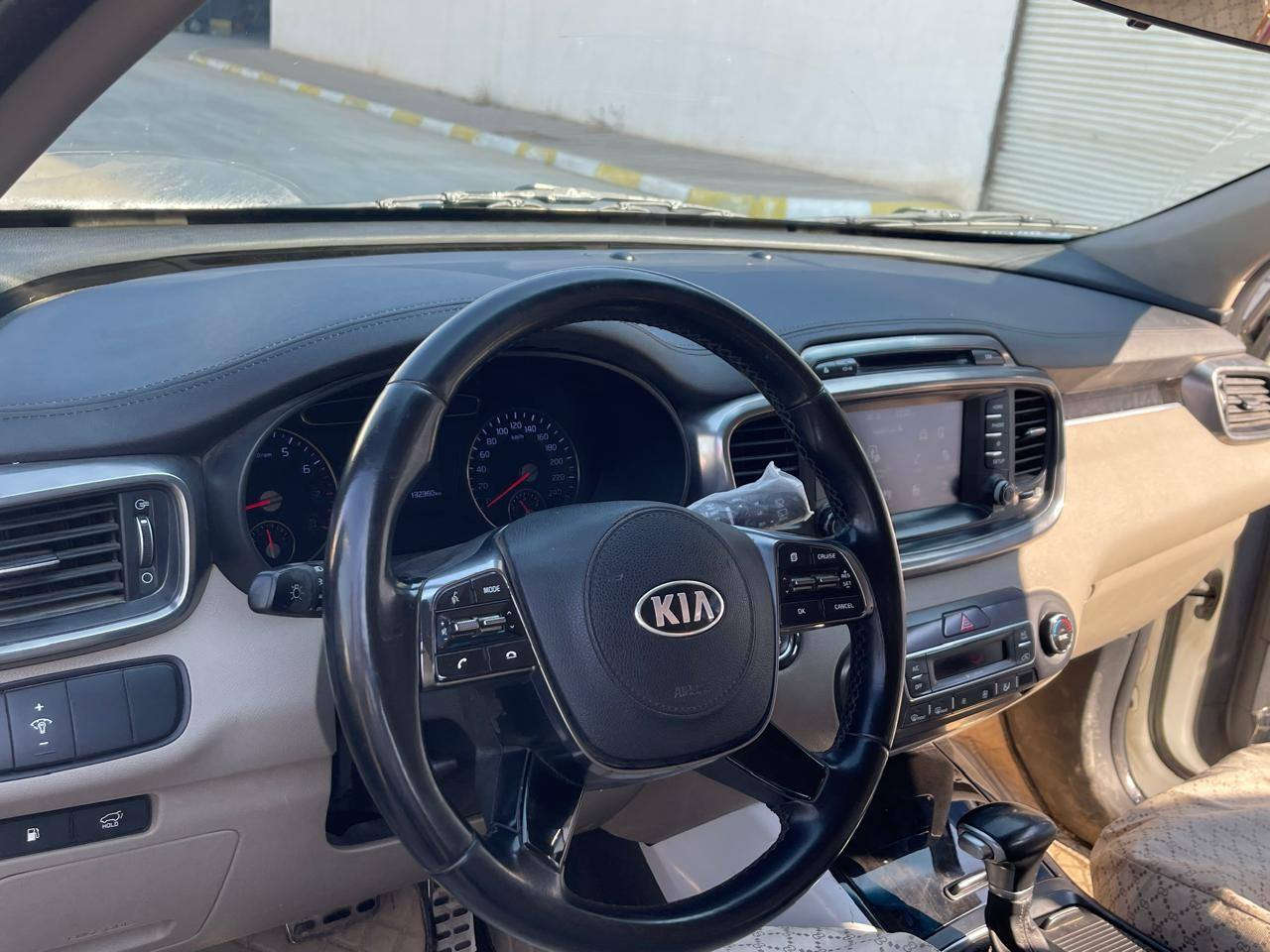 سلام عليكم سورنتو للبيع موديل ٢٠١٩ خليجي محرك ٦ رقم صاحبه *********** ***********
