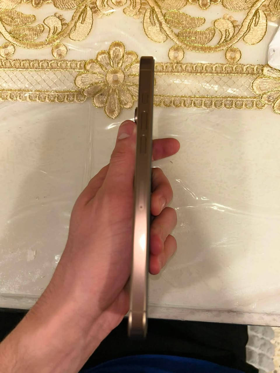ايفون 16 برو ماكس فول نضافه بطاريه 92 مشحون 400 مره حته كارتوته موجوده سعره 1350 وبي مجال عنواني بغداد الجديده ***********
