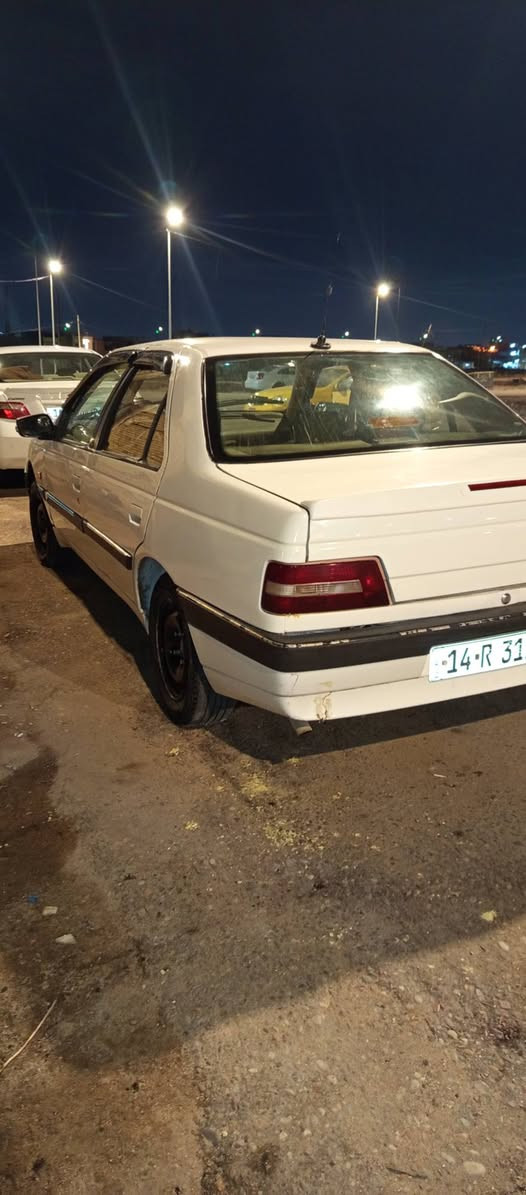 للبيع بيجو 405 سياه حلوه وجاهزه مكينه وكير جدد تبريد شغال حداديه جديده سياره كبل للشارع رقم انكليزي تحويل ثاني يوم السعر 33 وبيها مجال *********** البصرة, العراق
