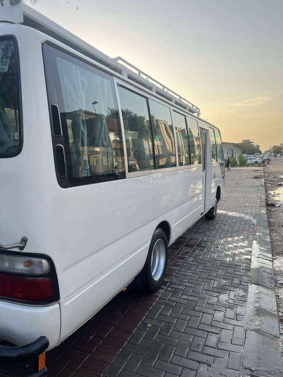 سلام عليكم كوستر ناصيه موديل ٢٠١٤ للبيع مكينه كير حداديه خير من الله بيها بالجنطه صبغ ولوزرات قطع صبغ وره تاير الخلفي مال كويت سياره تدفئه وتبريد رقم سليمانيه وبأسمي سياره تحويل قبل ١٠ ايام حولتها بأسمي السعر ٢٧٥ الاستفسار الاتصال على هذا رقم ***********والي مو شراي لا يتصل واني بالخدمه
