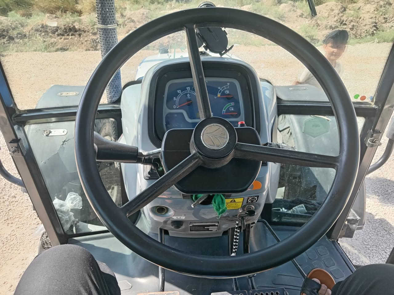 للبيع نيهولند موديل 2012 جاهزه من كلشي  مكان نجف  24 وبيه مجال ***********
