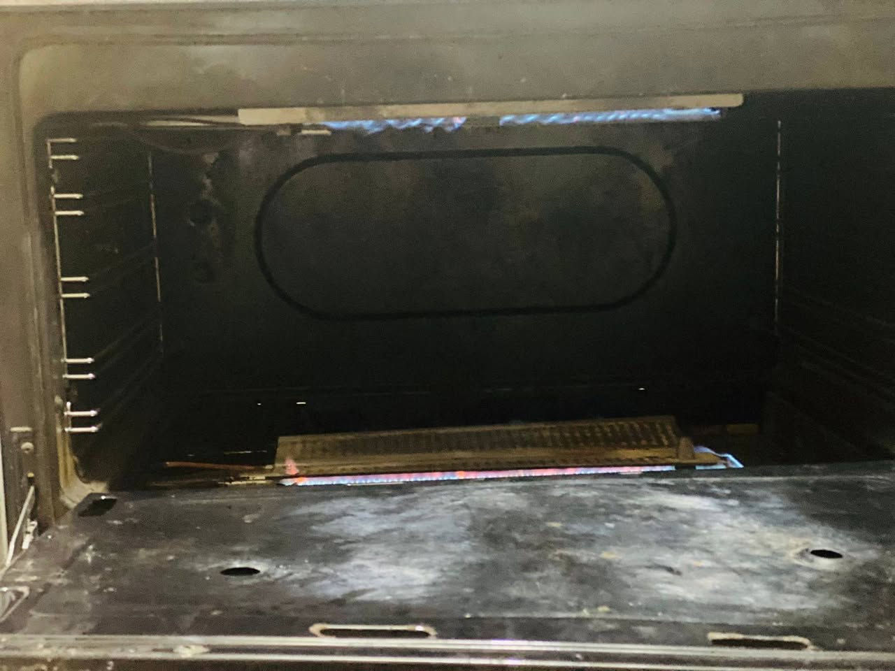 طباخ ايطالي نضيف 175وبي مجال ***********
