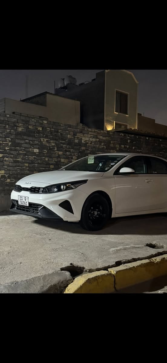 سلام عليكم
سيراتو خليجي موديل 24 كفاله عامه من كلشي
ماشيه 19الف مدوشمه عام كشنات وكاعيه وسفريات وصندوك وبوب لايت لد وزنون شاشه وكامره و حساسات وباقي المواصفات المعروفه رقم بغداد بسمي هزه جديده تحويل ثاني يوم مكاني بغداد 
185 
***********
