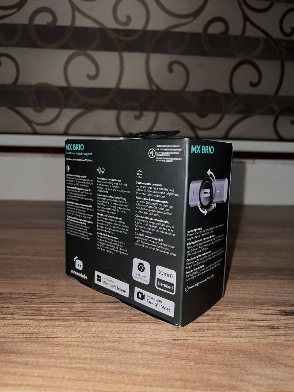 ويب كام 4K ماركة logitech جديد لوك 
سعر ب ٢٥٠ الف مع التوصيل 

*********** واتساب ✅
