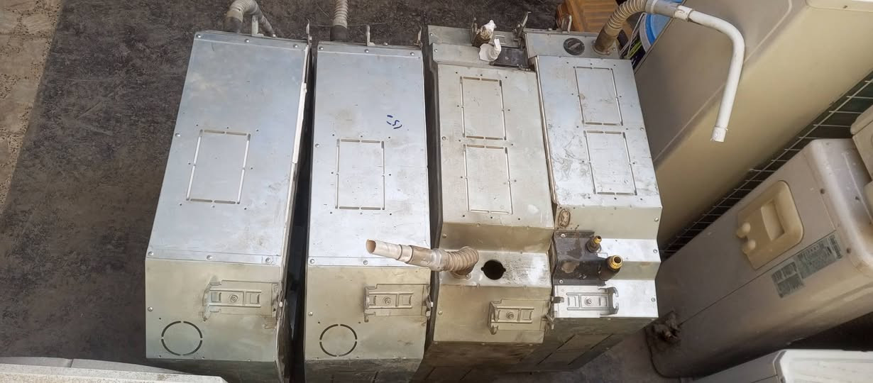 داخليات كاسيت مديا 3طن العدد اربع قطع اكرر فقط داخليات السعر 400الف اربعتهن بغداد حي النصر سياحي قرب العبيدي ***********
