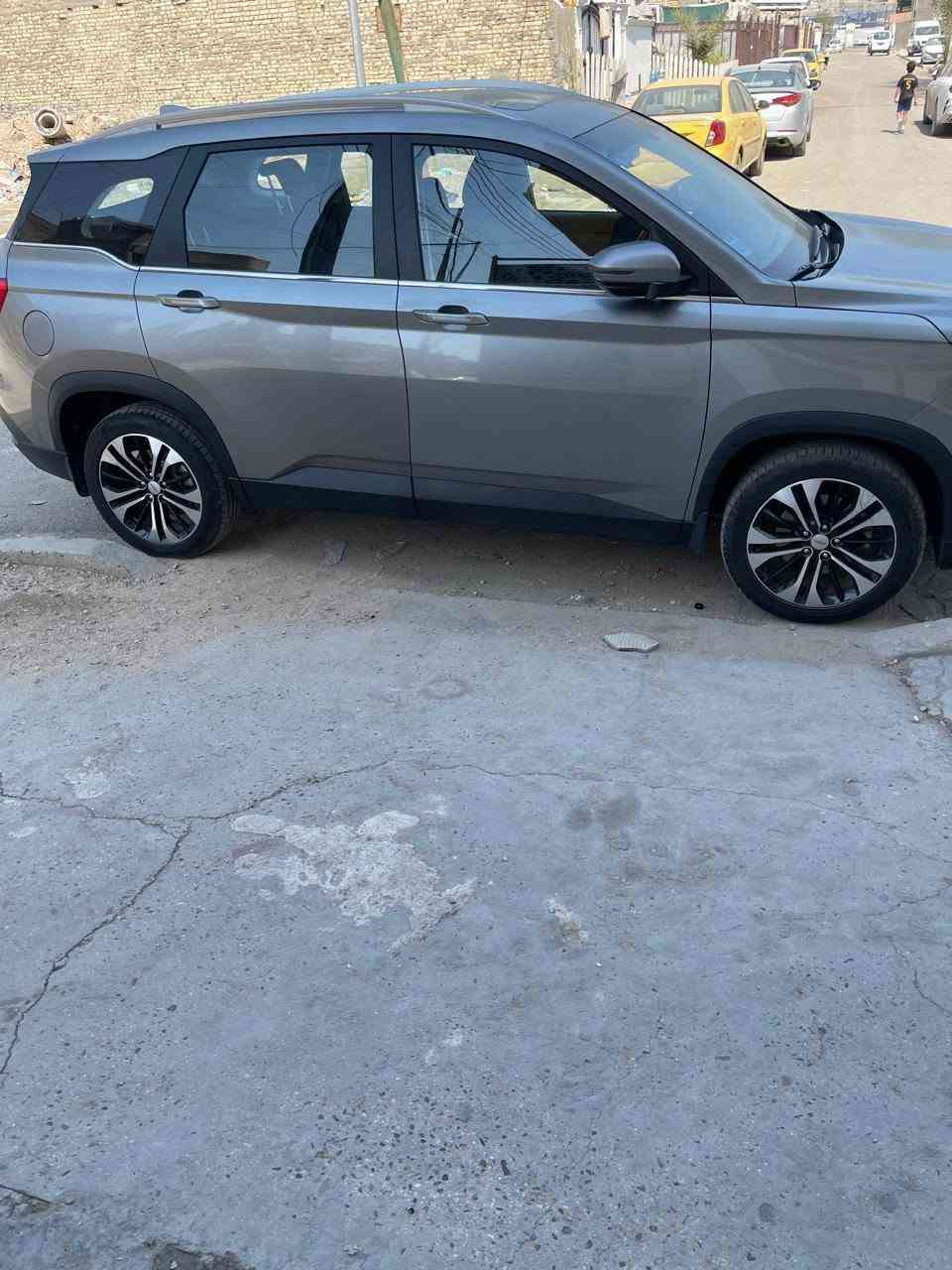 السلام عليكم
للبيع شوفرليت
 كابتيفا فئة premier اعلى مواصفات
خليجي وكالة المنصور ٢٠٢٣
ماشية 79 الف كيلو
بأسمي تحويل ثاني يوم

المواصفات:-
بصمة تشغيل 
بصمة ابواب وصندوق
شاشة
كامرة 
حساسات امامي خلفي
رادار امامي 
مري شفط 
فتحة سقف 
لايتات اوتو متحرك
لدات امامية
هندبريك اوتو
اوتو ستوب
حساس تايرات 
مري شفط 
كشن السائق كهرباء 
تحكم استيرن
كروز سرعة 
كير عادي اوتوماتيك
كشنات ٧ راكب 
مراية اوتودم
منافذ USB
ويل كب كروم حجم١٨
سبير منازل 
كشنات مخمل 
السيارة مكفولة من الصبغ 
بارد بسيط بلجاملغ الامامي
السيارة جاهزة بدون نقص تبريد
كهربائيات  كير مكفولات
اي استفسار تعال خاص او اتصل 
***********
عنوان السيارة بغداد البلديات
  السعر 145 ورقه
