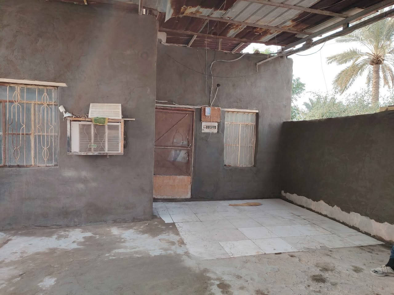 السلام وعليكم.
بيت للبيع. بلديه ماشين بمعاملت التمليك
بقريه جيكور بكوت بازل  ابو الخصيب  مساحته 150 متر +غرفتين +مطبخ +صحيات كراج جبير + سعره مناسب  
*********** Singapore
