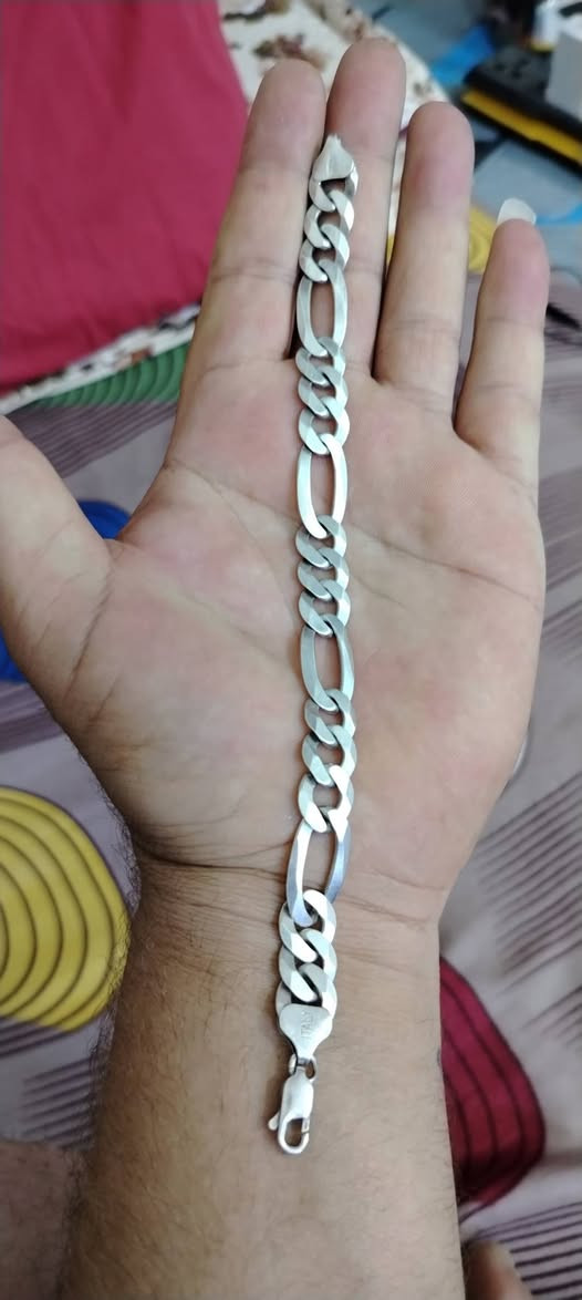 سلام عليكم سوار فضه يطالي الصلي الوزن 23 غرام سعر الغرام 350 قفل قفل


**إذا كنت صاحب هذا الإعلان وتريد حذفه لأي سبب، رجاءا أرسل رسالة إلى الدعم الفني**